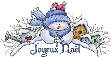 Middelgrote animatie van een kerstwens - Sneeuwpop met blauwe muts, een gieter en drie vogelnestkastjes