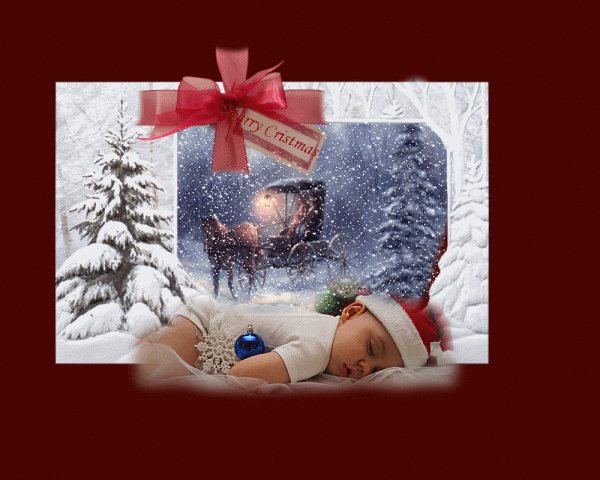 Grote animatie van sneeuw - Merry Christmas met een baby met kerstmuts dat slaapt voor een schilderij met een koets die getrokken wordt door een paard in een sneeuwlandschap met sparren