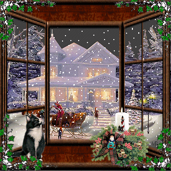 Grote kerstanimatie van een kersthuis - Venster met op de voorgrond een kat en een kerststuk met een brandende witte kaars en buiten een huis in de sneeuw terwijl er een slee voorbij komt