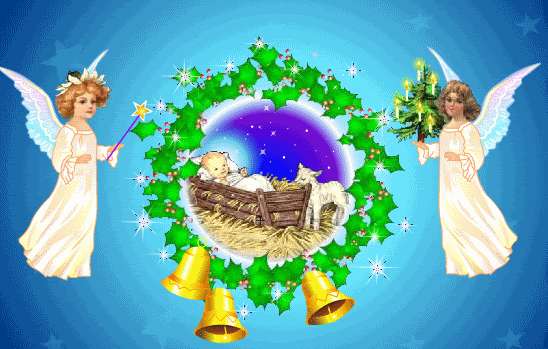 Grote animatie van een kerststal - Twee engelen om een kerstkrans waar drie gele kerstklokken aan hangen met in de krans het kerstkind in de kribbe met een lam