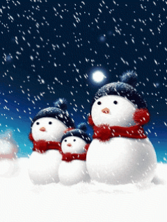 Middelgrote animatie van een sneeuwpop - Drie sneeuwpoppen met blauwe mutsen en rode sjaals in de neerdwarrelende sneeuw bij volle maan