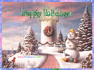 Middelgrote animatie van een kerstwens - Happy Holidays met een besneeuwde kerstboom, een sneeuwpop en een kerstkrans aan een witte vuurtoren