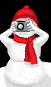 Mini animatie van een sneeuwpop - Sneeuwpop met rode sjaal en rode muts neemt een foto