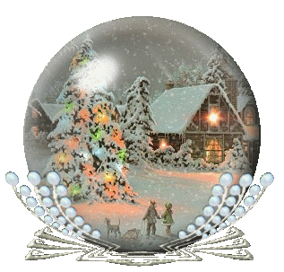 Middelgrote animatie van een sneeuwglobe - Sneeuwwereld met een huis en daarnaast een kerstboom met gekleurde lichtjes waarvoor twee kinderen met een slee en een hond staan