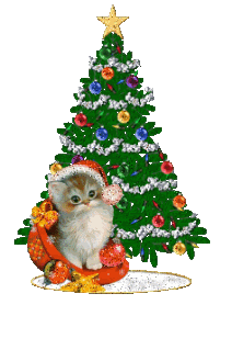 Middelgrote kerstanimatie van een kerstboom - Katje met kerstmuts zit voor een kerstboom met gekleurde kerstballen en witte slingers