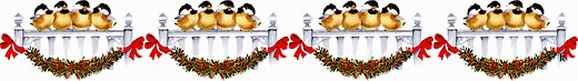 Kleine animatie van een kerstdier - Mezen op een wit hek met kerstgroen en rode strikken