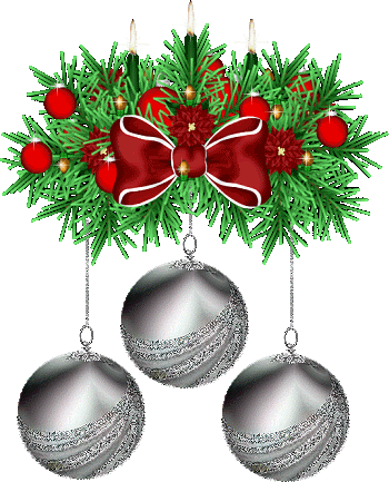 Grote kerstanimatie van een kerstbal - Kerstgroen met een grote rode strik waar drie grijze kerstballen aan hangen en erbovenop drie brandende groene kaarsen