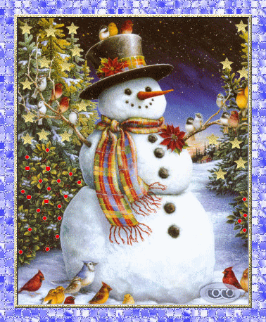 Grote animatie van een sneeuwpop - Sneeuwpop die tussen twee versierde kerstbomen staat met op de voorgrond een zwerm vogeltjes