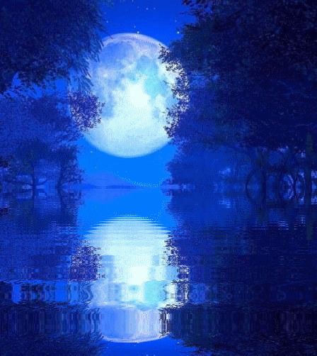 Grote animatie van stromend water - Volle maan boven een water met golfjes