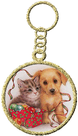 Kleine animatie van een sleutelhanger - Sleutelhanger met daarop een hondje en een katje met een doos met kerstballen
