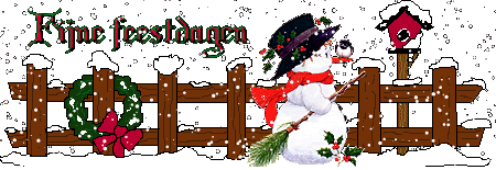 Middelgrote animatie van een kerstwens - Fijne feestdagen met een sneeuwman bij een vogelhuisje dat op een hek staat
