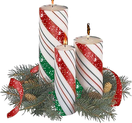 Grote kerstanimatie van een kerstkaars - Drie kaarsen met sparrentakjes en dennenappels