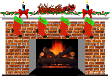 Kleine animatie van een schoorsteen - Brandende open haard met vier rode kerstsokken en op de schouw twee brandende blauwe kaarsen